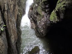 -龙水峡地缝景区