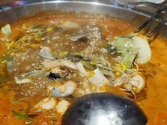 -野山舂·贵州现舂酸汤火锅(鸿通城店)