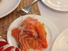 三文鱼还是不错吃了好多-东方豪景花园酒店·怡景旋转餐厅