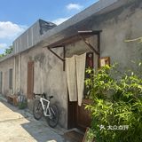 - 蝉鸣裹着冰汽水的午后