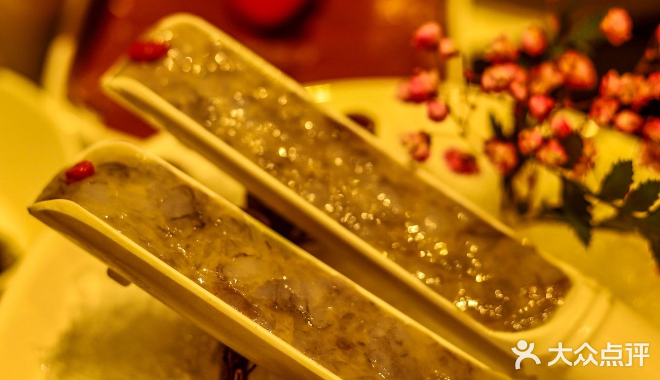 不是吧新开这家火锅店一锅三种口味菜都光盘！