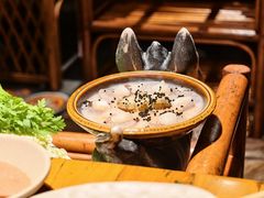 -老牌坊云南鱼豆花火锅(爱建店)