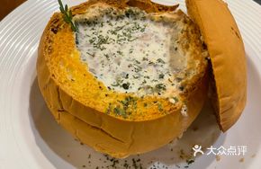 Creamy Mushroom Soup with Toasted Bread