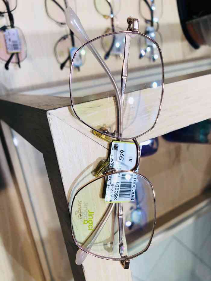 镜客眼镜(安盛店)-"周末和闺蜜逛街,意外发现了一家很不错的眼.