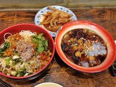 -爆炸头阿姨小四川正宗川味小吃(无任何分店)