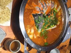 -野山舂·贵州现舂酸汤火锅(鸿通城店)