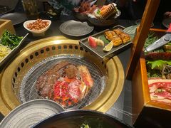 -山川小町·极番烧肉(新地假日广场店)