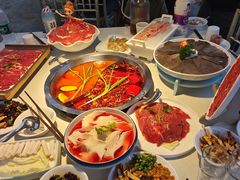 -茅草房·河畔园林火锅