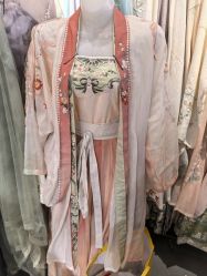 -一揽芳华汉服旗袍体验馆(拙政园店)