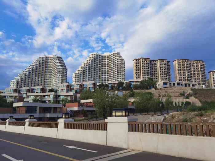 官厅公共艺术小镇-"开发商开发的售楼处引申出来的一片休闲度假.