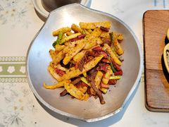 彝族牛干巴炒藕条-云海肴·汽锅鸡·云南菜(高德置地店)