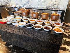 自助调料区-杭州桐庐康莱德酒店西餐厅-舍