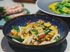 野芫荽炒牛肝菌-半山腰·云南菜(侨福芳草地店)