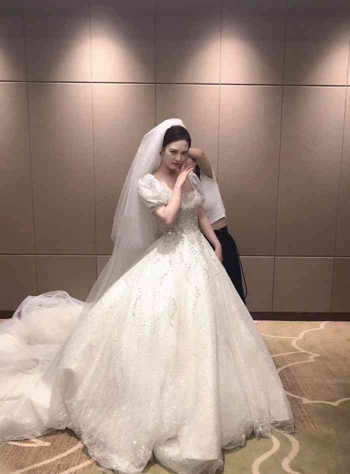 zmbridal赵梦婚纱(青岛旗舰店)-"主纱特别喜欢,全都是钻,穿上一点都不