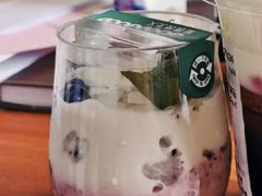 果莓植物酸奶芭菲杯-星巴克臻选(广州沙面店)