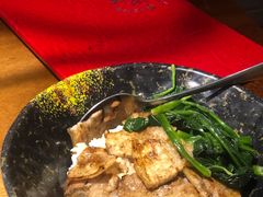 炭烤猪五花肉盖饭-热血兄弟·炭火烤肉(融侨中心店)