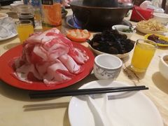 -洞庭洲·防空洞火锅·烧烤·铜锅涮肉(新百广场店)