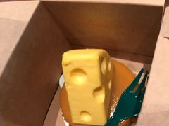 芝士咸蛋黄蛋糕-星巴克(洛阳中州路王府井店)