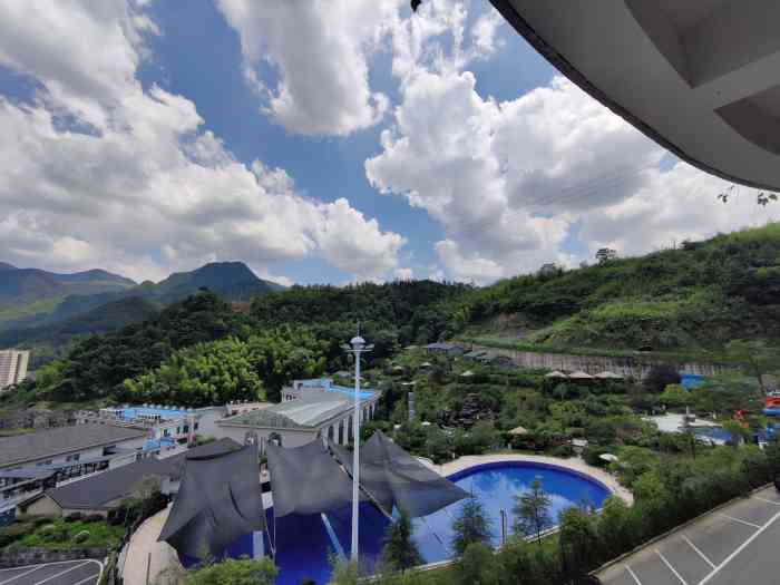 大盘山温泉山庄-"泡温泉咯～住酒店就会直接送泡温泉券啦!