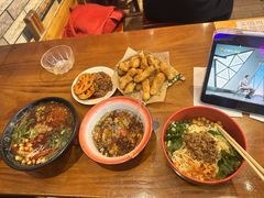 -爆炸头阿姨小四川正宗川味小吃(无任何分店)