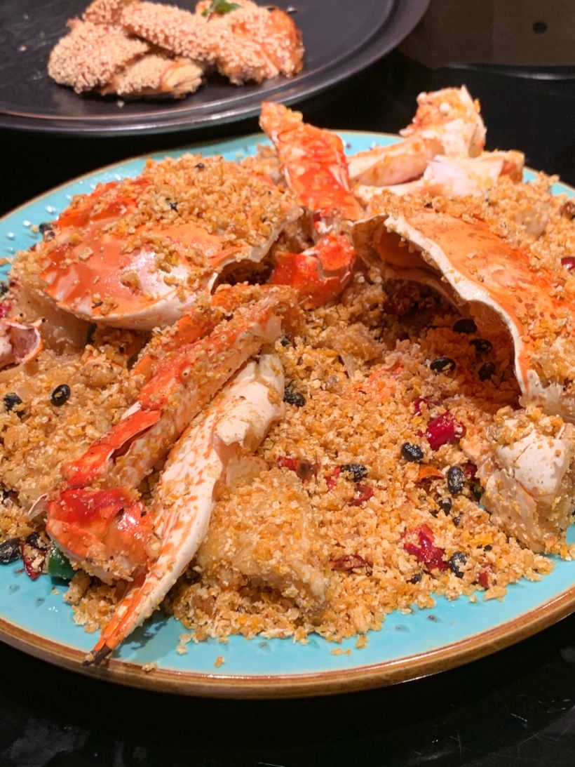 「金沙避风塘炒肉蟹」肉质非常鲜嫩,炒蟹肉香香脆脆的,比蟹道乐还好吃