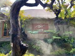 -Chom Cafe and Restaurant