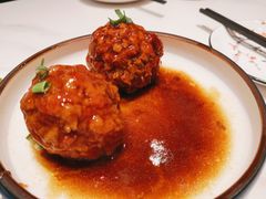 鸭蛋黄狮子头-梅飞酒家(名辉豪庭店)