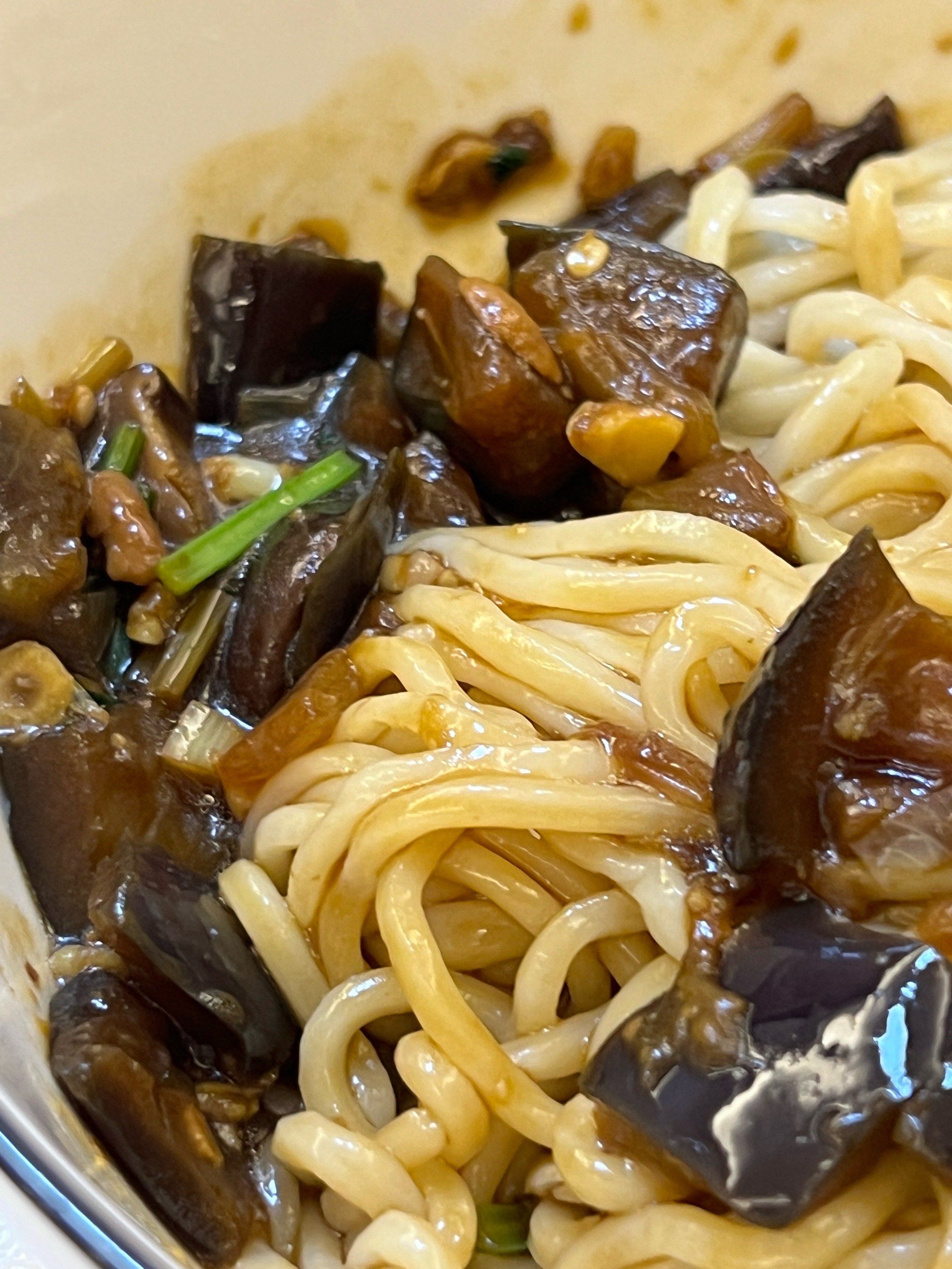 夏天就得茄丁拌面