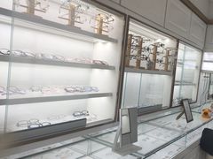 -翰佐蔡司小乐圆·依视路星趣控·暴龙眼镜折扣店