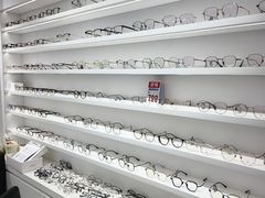 -美式眼镜·授权蔡司.依视路.尼康.豪雅.明月(南翔印象城店)