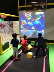 -蹦蹦跳跳(新奥购物中心店)