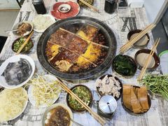 -渝嘴小老弟老火锅(华新村店)