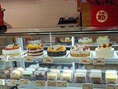 面包甜点陈列柜-皇后饼店(财富广场店)