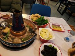 -毛辣果·贵州红酸汤牛肉火锅(西单店)