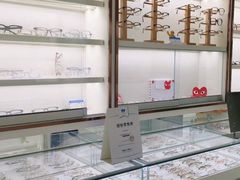 -翰佐蔡司小乐圆·依视路星趣控·暴龙眼镜折扣店