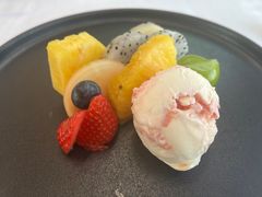 时令水果和冰淇淋-瑞吉酒店 · Elba 欧尔巴意大利餐厅· 精致意餐·云端聚会