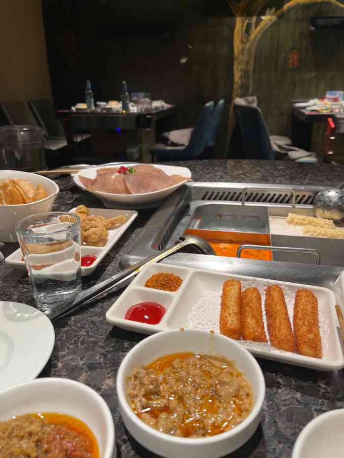 海底捞火锅(东门町店)-"吃火锅还是最爱吃海底捞.价格的话跟同价位.