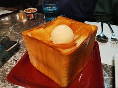 珍宝蜂蜜厚多士（配雪糕）-港丽餐厅