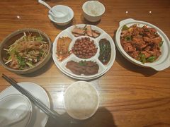 -泉畔人家·老济南经典鲁菜(大明湖店)