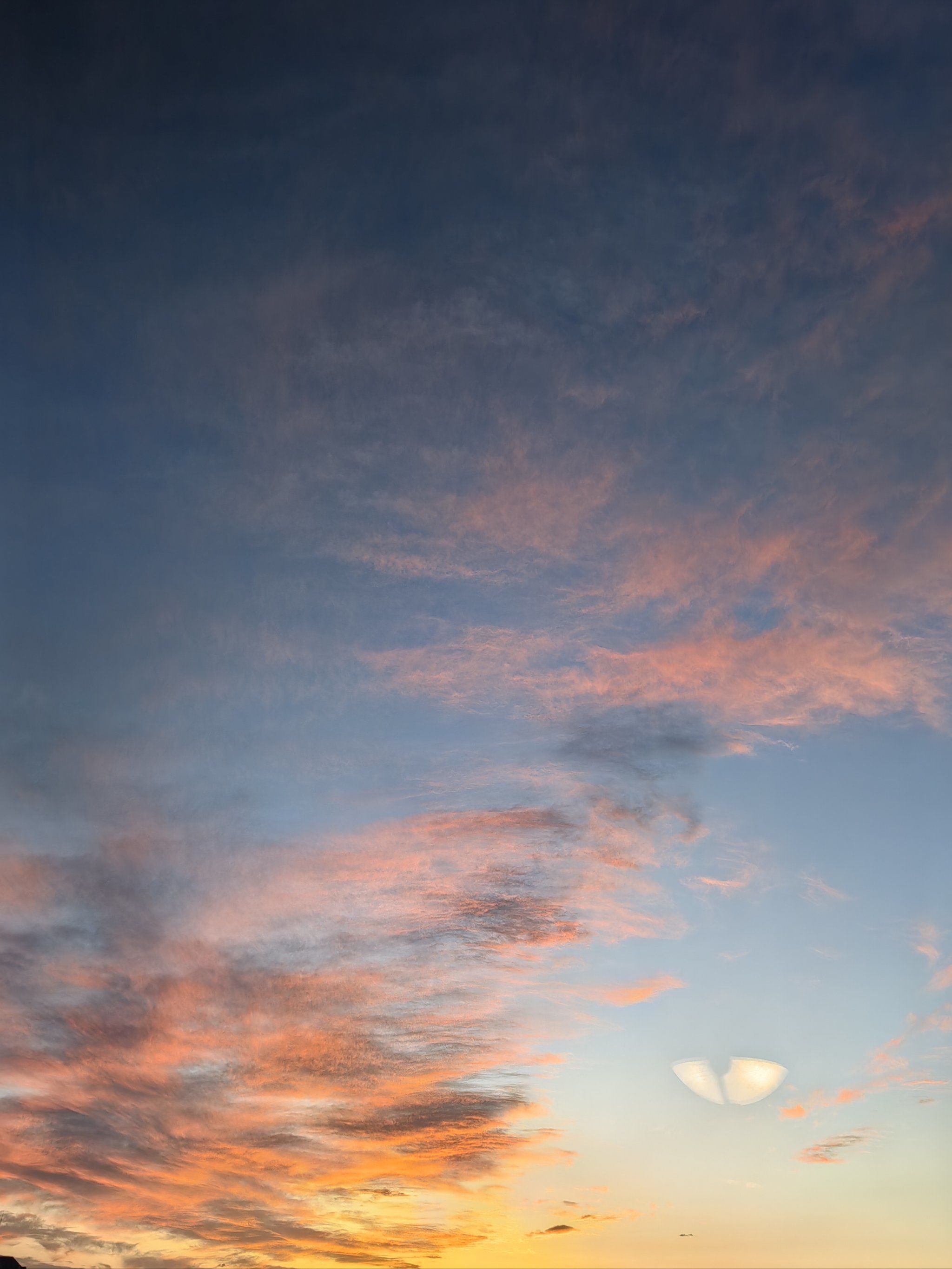 夕阳西下彩云飞舞