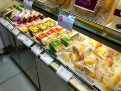 面包甜点陈列柜-凯司令西点房(虹桥路站店)