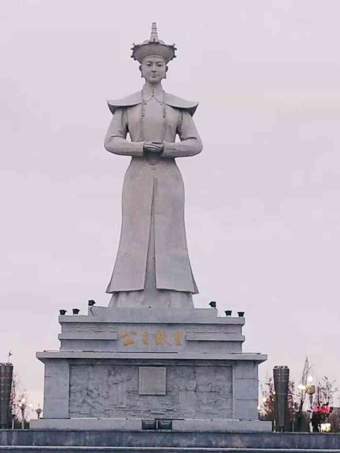 响铃公园-"东北秋天的公园,可以让你抓住最后一点绿色.