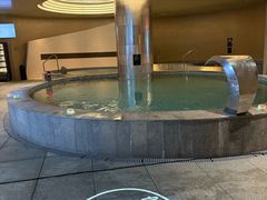 -涨巢·潮玩水疗局