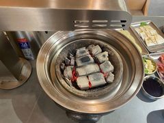 -围炉肉舍•炭烤活鳗•丹东海鲜烤肉(步行街店)