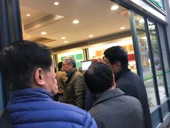 等位区-上海哈尔滨食品厂(淮海中路店)