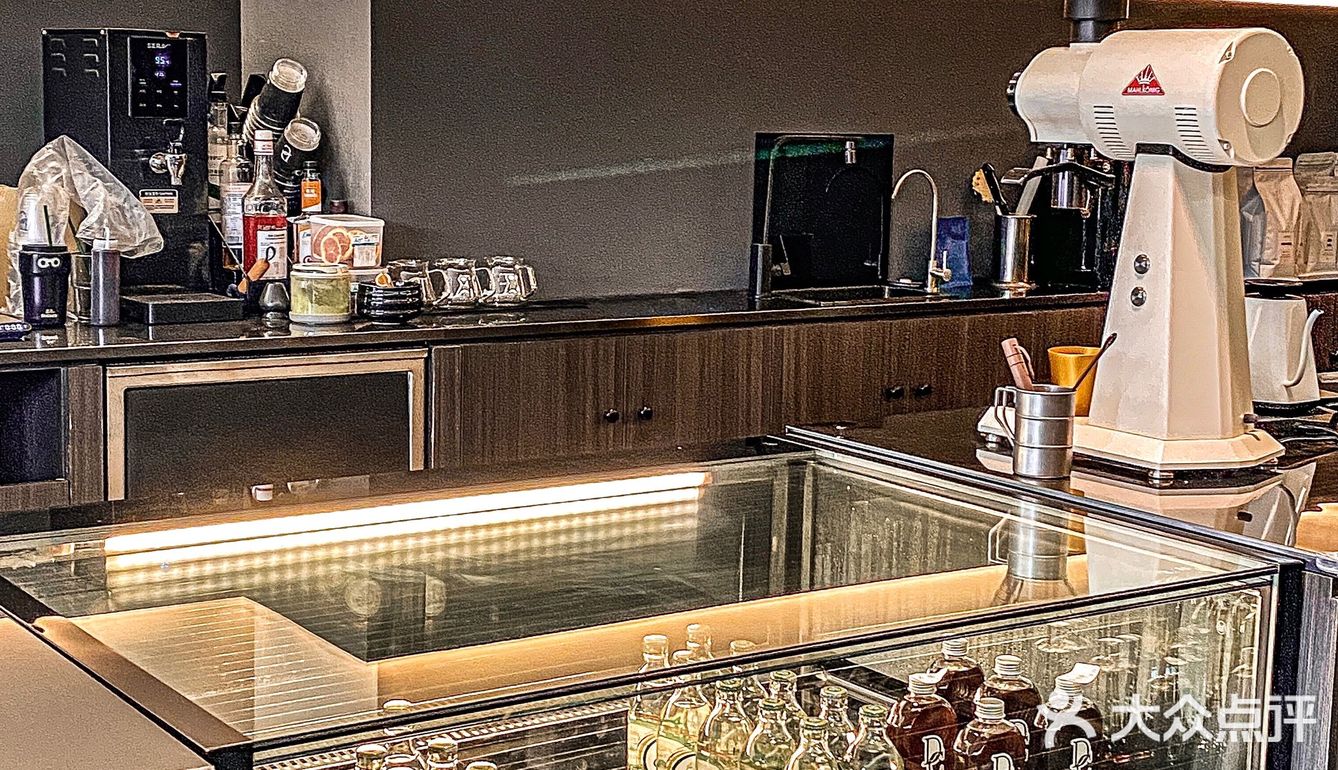 东莞这家暗黑系的咖啡店🖤太太太出片啦