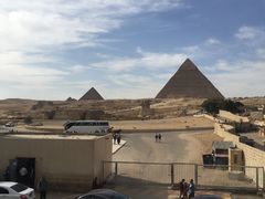 金字塔对面的餐厅-吉萨金字塔群