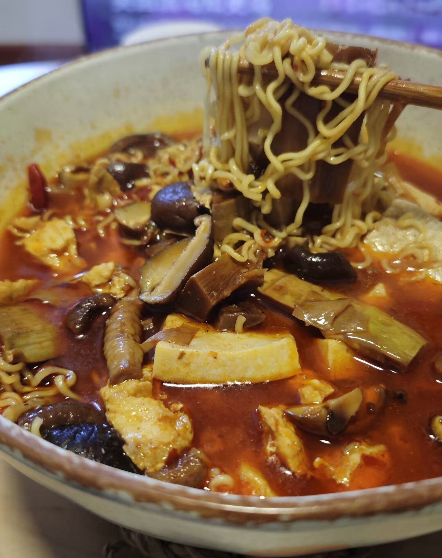 火锅里头煮包方便面