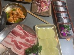 -围炉肉舍•炭烤活鳗•丹东海鲜烤肉(步行街店)