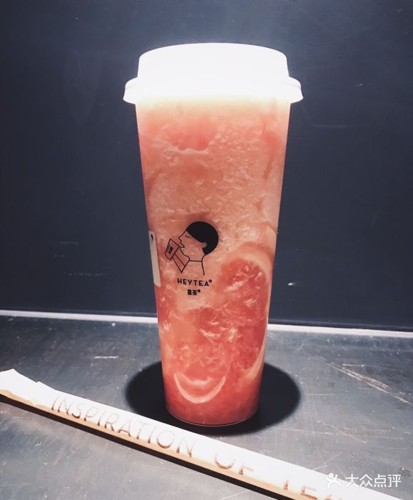 喜茶(湖滨银泰黑金店)满杯红柚图片 - 第103张